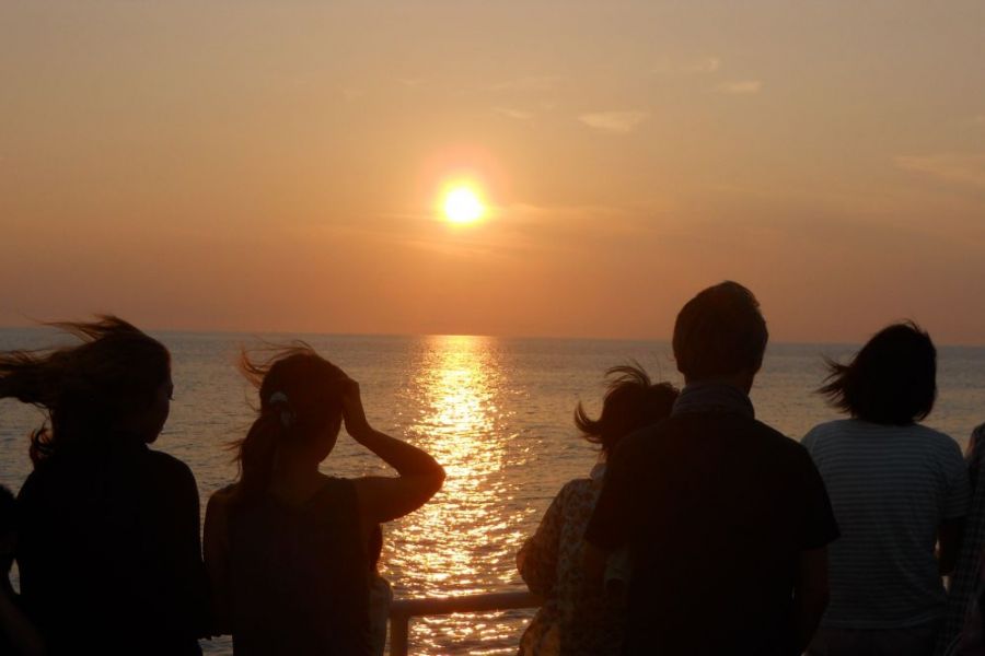 海上から日本海の夕陽を堪能しよう！