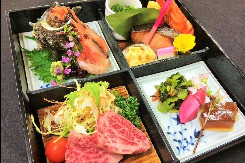 食彩旬味　芳香亭（令和8年7月29日に本店「香梅咲」で営業再開）