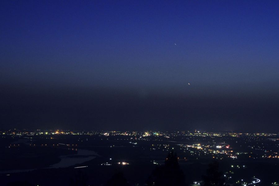 酒田市の夜景と水星と金星