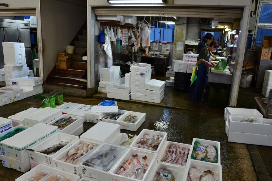 酒田魚市場 観光スポット 酒田さんぽ 山形県酒田市の観光 旅行情報