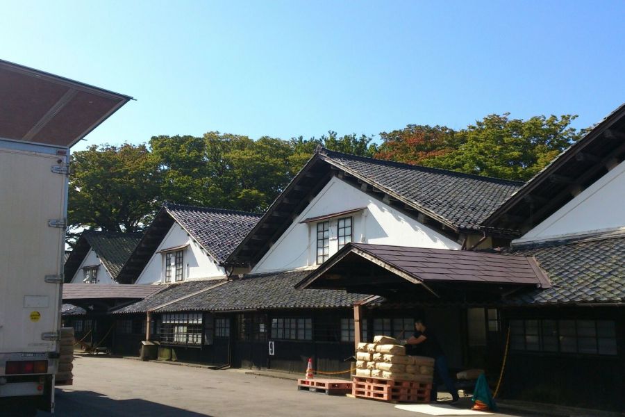 山居倉庫 観光スポット 酒田さんぽ 山形県酒田市の観光 旅行情報