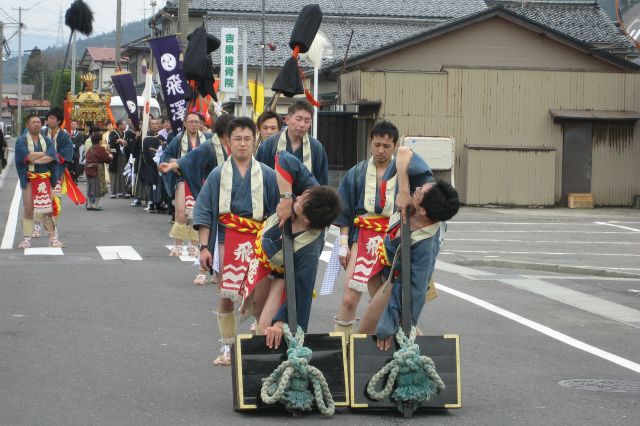 飛澤神社奴振り