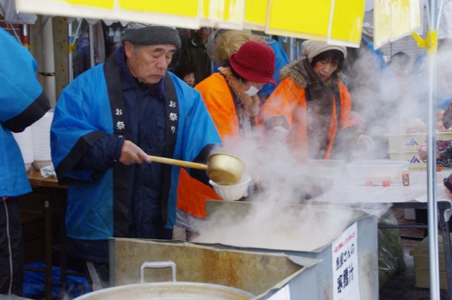 あつあつの「寒鱈汁」を堪能！ 酒田日本海寒鱈まつり